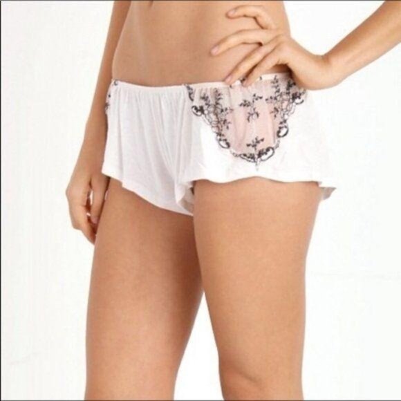 Eberjey Other - Eberjey Paloma Pale Pink Lace Trim Shorts